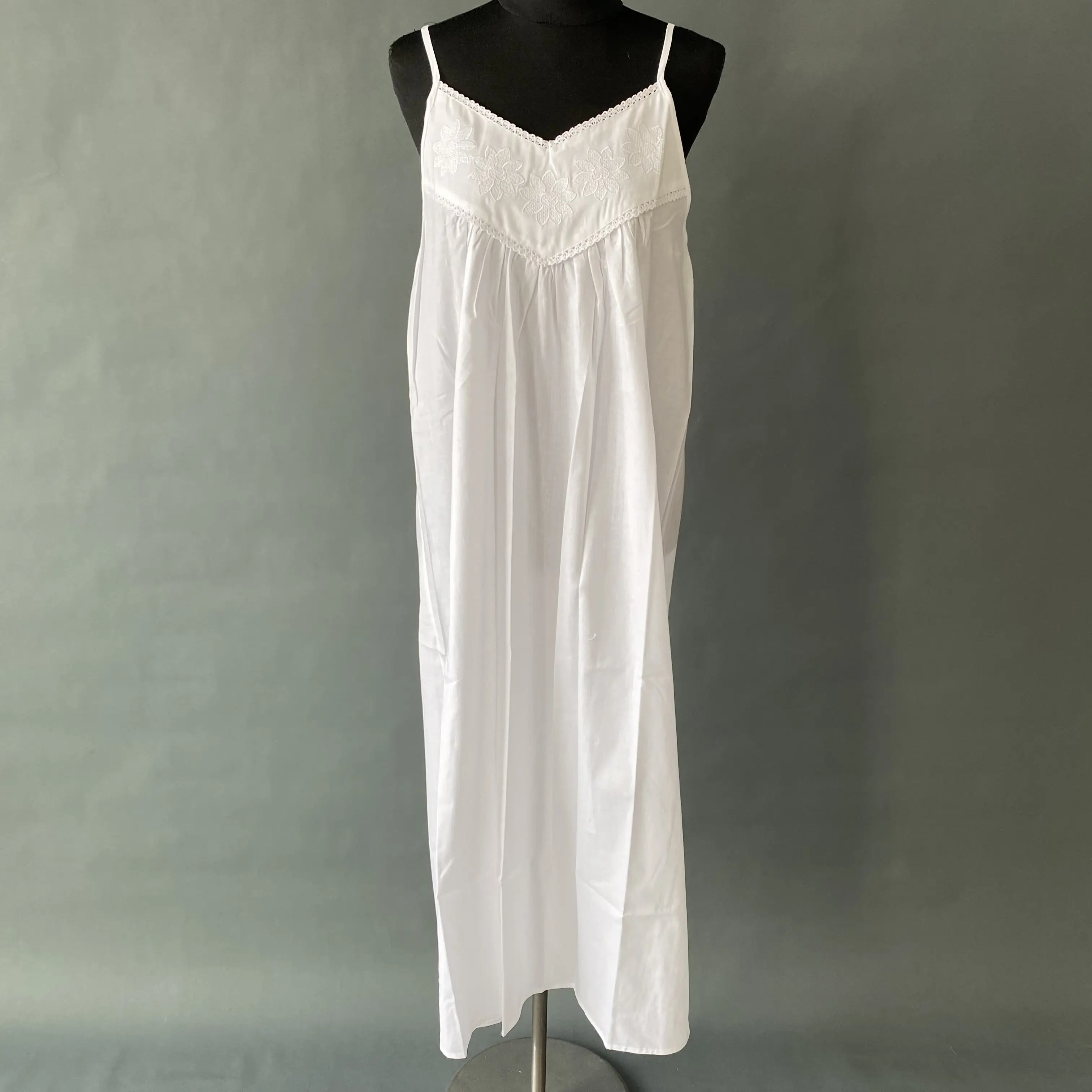 Camicia da notte da notte in cotone bianco stile Vintage