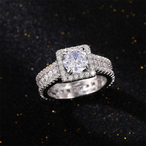 Anello di Fidanzamento con Zircone Quadrato e Rotondo per Donne, Elegante Gioiello da Dito alla Moda - Product Image 2