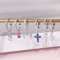 Pendientes de botón delicados de cobre chapado en oro de 18 quilates con circonita, diseño de trébol moderno, regalo para mujer para bodas y fiestas, hecho en China