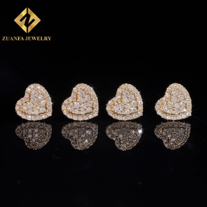 Boucles d'oreilles clous en or 10K avec diamants de laboratoire NGIC VVS en forme de cœur, sertis griffes, pour femme - Product Image 2