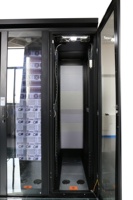 Centre de données modulaire évolutif avec rack de serveur intégré, PDU et système de refroidissement tout-en-un, pré-mis en service en usine