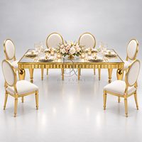 Table de banquet élégante en acier inoxydable doré avec plateau en verre miroir, rebord cannelé et pieds classiques – Fournisseur en gros pour hôtels et événements