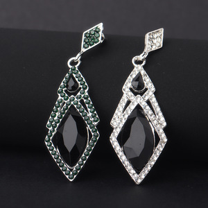 ต่างหูคริสตัลทรงเรขาคณิตชุบเงินสำหรับผู้หญิง ต่างหูแฟชั่นหรูหราสำหรับงานปาร์ตี้ - Product Image 2