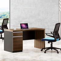 Bureau de direction élégant à design d'angle, surface anti-rayures, durable, pour centre financier, design luxueux