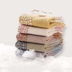 Calcetines de bebé de algodón peinado con dibujos animados al por mayor calcetines de punto Technics tubo largo antideslizante rodillera calcetines de agarre para recién nacidos calentadores de piernas - Product Image 3