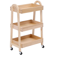 Chariot de rangement roulant à 3 niveaux en bois naturel avec garde-corps surélevés, roues verrouillables, chariot utilitaire mobile multifonctionnel