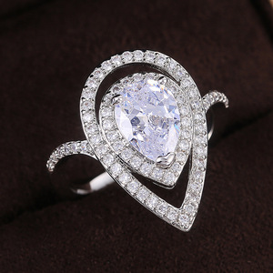 Anello da Donna F511 in Argento con Diamante Taglio a Pera, Diamante Sintetico Coltivato in Laboratorio, Gioiello da Matrimonio, Colore G, Pietra Principale e Pietre Laterali - Product Image 1