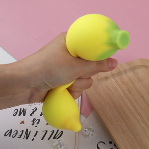 Juguete Antiestrés de Plátano Simulado LUYI, Juguete Sensorial para Niños, Divertido para Apretar y Relajarse - Product Image 3