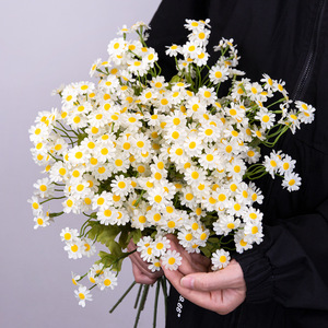 Têtes de marguerites artificielles en plastique sur fil métallique, haute simulation, style naturel, branche unique, réutilisables, pour décoration de mariage - Product Image 1
