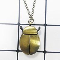 NYY Collier Montre de Poche à Quartz à Ouverture Rabattable, Motif Coccinelle Mignonne et Colorée, avec Pendentif et Chaîne, Bijou Cadeau pour Enfants