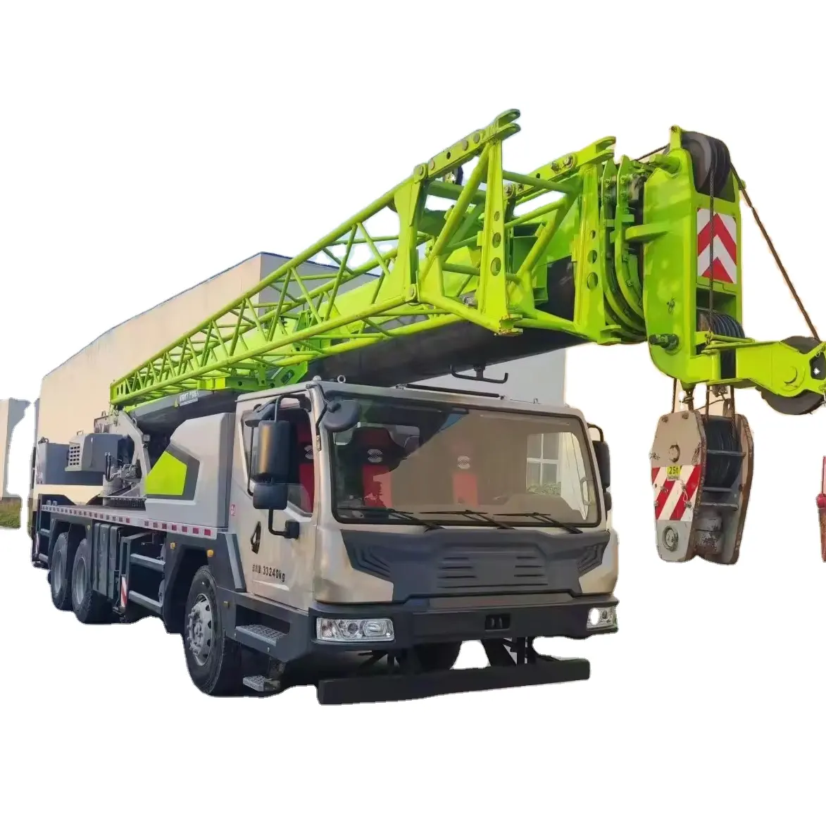 China 25ton Zoomlion Truck Crane Ztc250V with Telescopic Boom