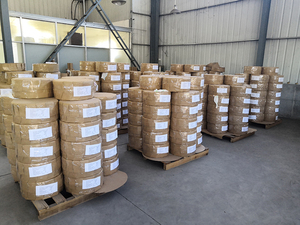 <span class=keywords><strong>PE</strong></span> trở lại tấm nhà máy tùy chỉnh đầy màu sắc <span class=keywords><strong>PE</strong></span> phim cuộn cho vệ sinh khăn ăn dùng một lần tã strech phim thoáng khí - Product Image 5