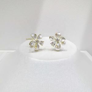 Precio de fábrica, pendientes de plata 925, coloridos, de verano, finos, para niñas, vintage, negros, únicos, con esmalte, flor, mariposa, perla. - Product Image 3