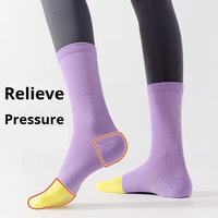 Chaussettes de cyclisme réfléchissantes en tricot pour vélo de route, chaussettes de sport lumineuses professionnelles pour la nuit, chaussettes de course à séchage rapide pour femmes