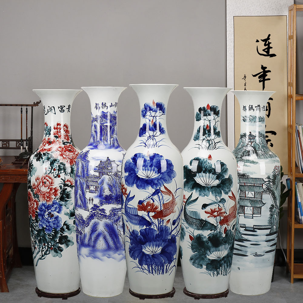 龍戏珠絵陶瓷大花瓶 A rare Ming-style blue and white yuhuchunping, Qing dynasty