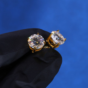 Pendientes de botón de moissanita de 4 puntas con incrustaciones de circonitas, Plata de ley 925, Bañado en oro de 18K, VVS, Engaste de bisel solitario, Estilo Hip Hop - Product Image 6