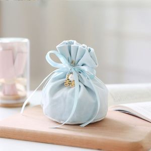 Sacs cadeaux créatifs en velours gaufré avec cordon de serrage, recyclables, pour bonbons, mariages, anniversaires, et diverses occasions (première moisse de bébé) - Vente en gros - Product Image 4