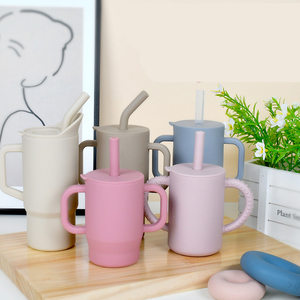 Adorabile tazza per bambini in silicone da 9 once, riutilizzabile, con manico, regalo perfetto per i bambini - Product Image 1