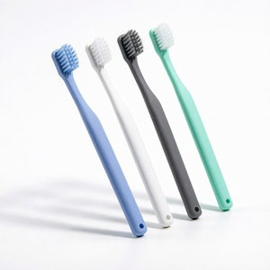 Juego de cepillos de dientes de microfibra con cabezal pequeño, 4 piezas, cuidado bucal diario, para todo tipo de piel - Product Image 1
