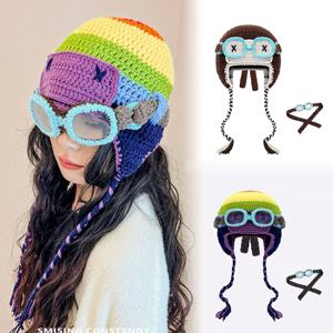 قبعة صغيرة يدوية للأطفال البالغين بألوان قوس قزح من الكروشيه مع نظارات قابلة للفصل - Product Image 2