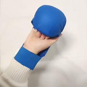 WKF tradizionale Karate Mitt Sparring guanto di protezione della mano attrezzature per le arti marziali - Product Image 1
