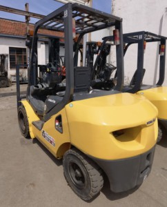Chariot élévateur diesel Komatsu FD30 d'occasion de haute qualité à vendre à Shanghai - Product Image 2