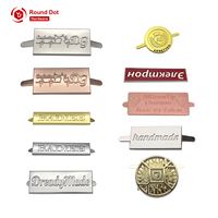 Étiquettes métalliques personnalisées haut de gamme de type griffes - Plaque métallique gravée avec le nom de marque pour sacs à main et pochettes