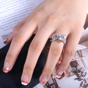 Anello Aperto con Linee Geometriche per Donne, Gioiello Minimalista alla Moda - Product Image 2