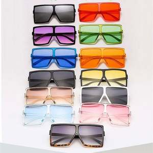 Gafas de Sol de Gran Tamaño con Logotipo Personalizado, Gafas de Sol Cuadradas con Marco Grande y Protección UV400 para Mujer, Estilo Vintage - Product Image 1