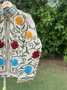 Chaqueta de Algodón Bordada con Flores de Terciopelo, Tejida a Mano, Premium, con Cuello Alto y Tela Transpirable para Mujer |   Boutique de Diseño Artesanal - Product Image 3