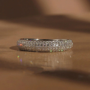 Anello Classico Stile Matrimoniale, Design Elegante per Donne - Product Image 2