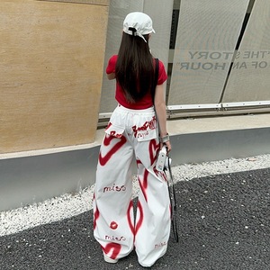 Set a maniche corte da ragazza 2025 estate nuovo Set a due pezzi Casual alla moda con stampa Graffiti a cuore - Product Image 2