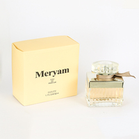 Perfume Femenino en Envase Rectangular de Vidrio con Franjas Plateadas, Lazo de Cinta Marrón, Tapa Dorada y Caja Dorada. Aroma Atemporal para Aniversario.