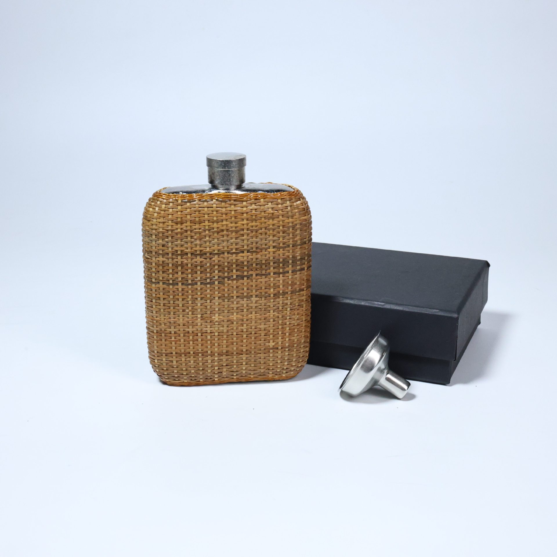 Rattan-woven titanium square small wine pot