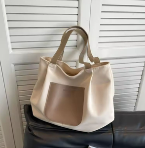 Bolso de lona moderno con dos correas para el hombro y cierre de broche, ideal para viajes de ocio y compras para mujeres. - Product Image 3