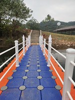 Sistema de Muelle de Pontón Flotante Modular de HDPE para Embarcaciones, Jet Skis, Yates y Marinas con Conexión de Bisagra Durad