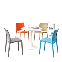 Chaises de salle à manger empilables en plastique PP coloré pour café en plein air, restaurant, usage domestique, commande en gros avec remise