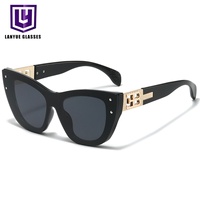 Lunettes de soleil de luxe pour hommes, style œil de chat, grande monture, branches décoratives ajourées, pour la rue et l'extérieur