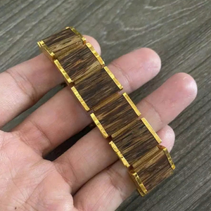 สร้อยข้อมือลูกปัดไม้กฤษณาทำมือ สร้อยข้อมือยืดหยุ่นไม้กฤษณาธรรมชาติ สำหรับทุกเพศ เหมาะสำหรับการทำสมาธิ โยคะ หรือสวดมนต์ ของขวัญเครื่องประดับ - Product Image 1