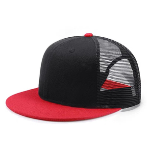 Casquette de camping premium à 5 panneaux avec patch en cuir personnalisé, broderie circulaire latérale, bicolore crème et <span class=keywords><strong>bleu</strong></span> marine, fermeture <span class=keywords><strong>snapback</strong></span>, vente en gros - Product Image 1