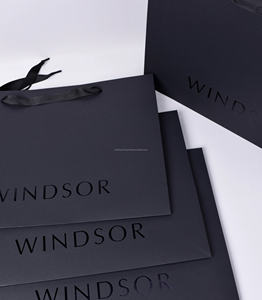 ถุงกระดาษสีดำด้านถุงช้อปปิ้งถุงกระดาษหรูหราพร้อมที่จับริบบิ้นโลโก้แบบกำหนดเอง - Product Image 5