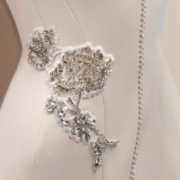 2026 Damen Hochwertiges Vietnamesisches Design Elegantes und Perlenverziertes Blumenmuster Figurbetontes Langes Kleid