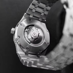 Montre mécanique automatique de luxe par un designer réputé sertie de diamants et de moissanite VVS, une montre pour homme sur mesure - Product Image 6