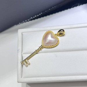 Colgante de Perla en Forma de Corazón Estilo Japonés, 13-16mm, Chapado en Oro sobre Plata, Clásico y Versátil - Product Image 3