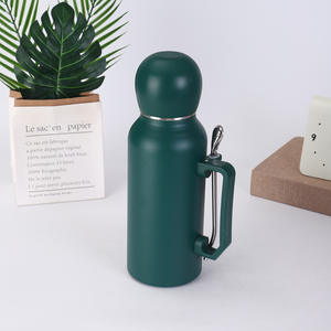 Nouveau design moderne 304 tasse de football en acier inoxydable grande capacité Portable 800ml thermos sous vide avec cuillère en gros - Product Image 6