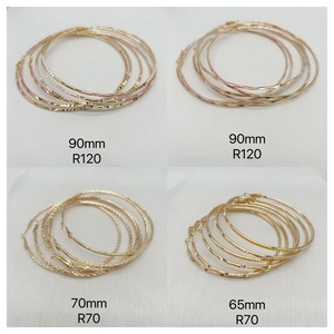 Boucles d'oreilles créoles torsadées épaisses et fines XUPING en cuivre plaqué or 14k 18k, plusieurs couleurs, grandes tailles, vente en gros - Product Image 4
