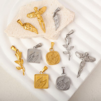 Nouveau pendentif carré ailé tridimensionnel en acier inoxydable électroplaqué, motif fleur de rose vintage, style européen et américain transfrontalier