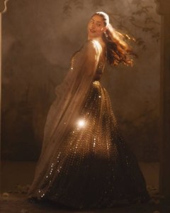 Último diseñador puro Karishma seda pesada adornado Lehenga Choli hermoso bordado pesado lentejuelas trabajo indio paquistaní - Product Image 4