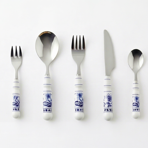 Ensemble de couverts traditionnels en céramique bleue et blanche avec ustensiles en acier inoxydable, compatibles lave-vaisselle, pour mariage - Product Image 1