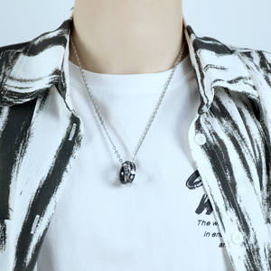 Collar con Colgante de Anillo Doble Entrelazado Personalizado, Juego de Joyería de Acero Inoxidable Atemporal para Parejas, Venta al por Mayor para Regalos para Él y para Ella - Product Image 3